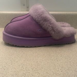 Ugg platform slippers/ everyday wear 
Hard to find purple !